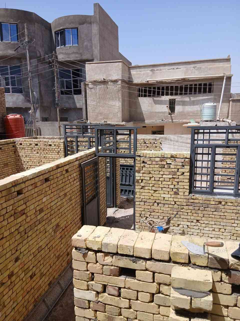 ابوعلي خلفه بناء طابوك شغل نضيف مرتب عنوان البصره الزبير 
*********** شغل قطعي على متر

