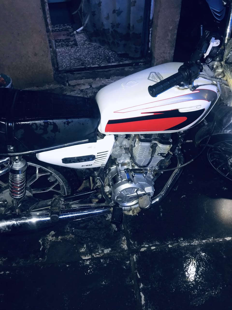 سلام عليكم :مرخصت الادمن
دراجه ايراني للبيع موديل2024بصمه الله شاهد الدراجه جديده برغي ما متوح بيهة اوراق كامله 
السعر700وبيهة مجال
***********واتساب
