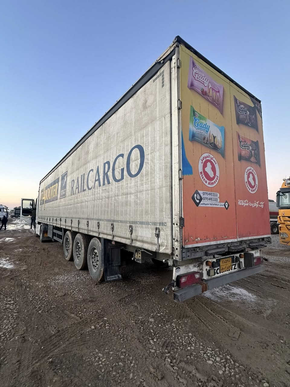 للبيع مارسيدس اكتروز تريله جادر 
موديل 2011
الحجم 1844
مواصفات سياره كامره حساس 
ريتايدر تبريد ثلاجه مبرده عل قماره 
عربانه شمتز 
***********
***********
***********
***********
