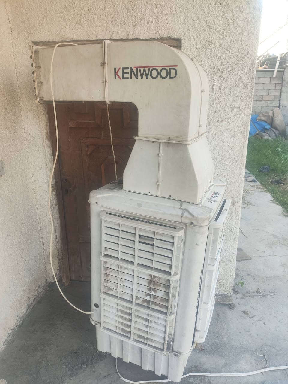 للبيع كونفيره مستخدمه شغاله سعر 150 ومولده سلف وهندر شغاله على الفحص 125 وعندي قناني غاز اثنين عراقيات  125 مكاني البياع منطقه الدوانم 
***********
