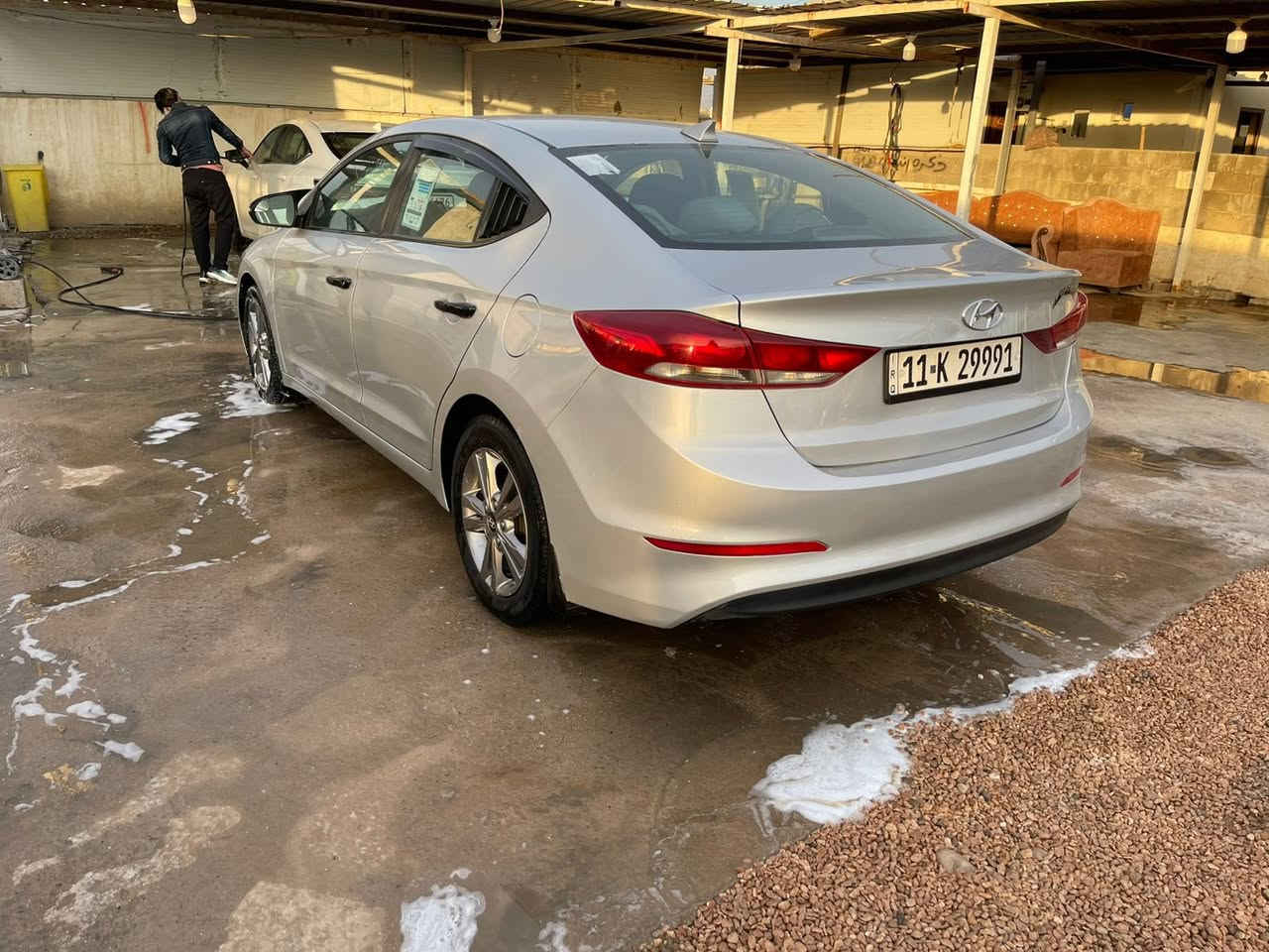 السلام عليكم
النترا ٢٠١٧ 
وارد امريكي 
ضررها فقط يم الرقم الخلفي السونار مرفق مع الصور 
السياره نضيفه خير من الله 
السعر : 128$ 
العنوان : الرمادي 📍
للأستفسار : ***********
