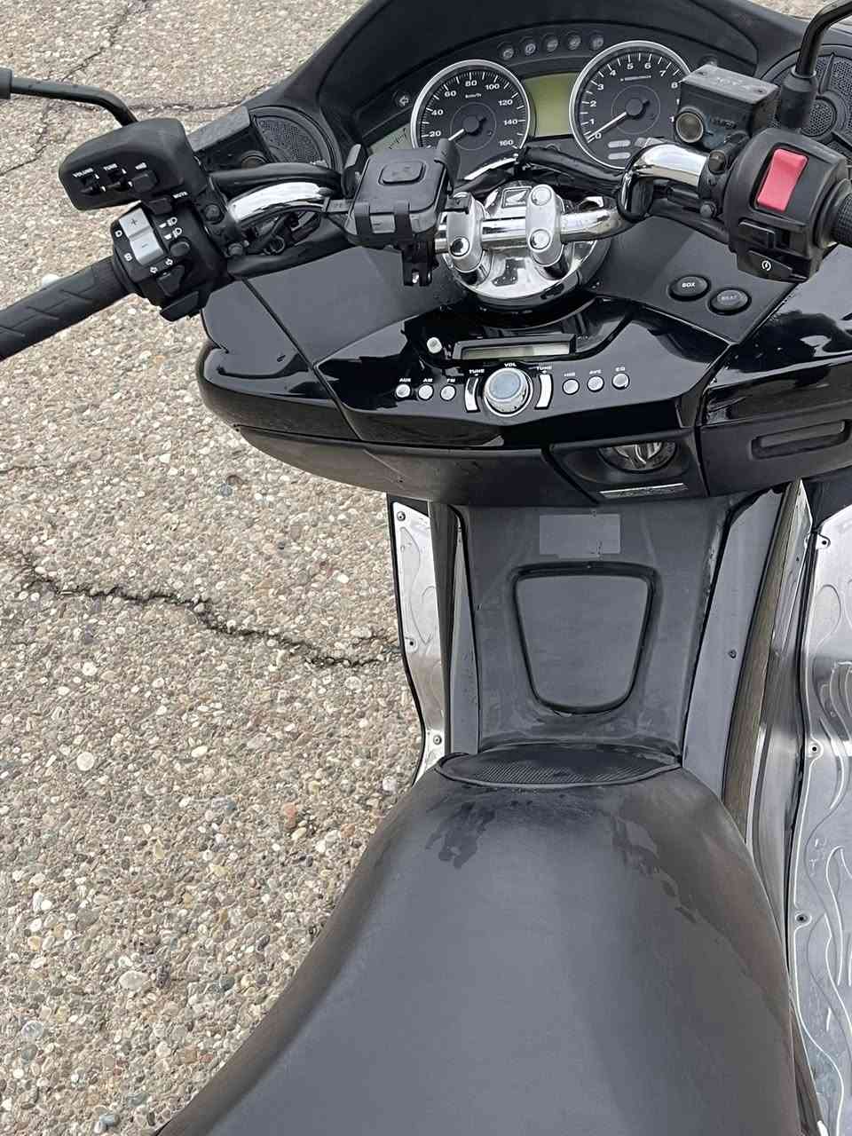 فۆرزا سفر ١٠  بۆ فرۆشتن ماتۆرەکە لۆک لۆکە مواسەفات تەجیل و چوار مۆدە هەمو گیانی بەشەرت سالۆنسای سپۆرتی لەسەرە کلاوێکی چاکیشی لەگەلدایە هەرکەس موشتەری بوو با تێل کات ***********
