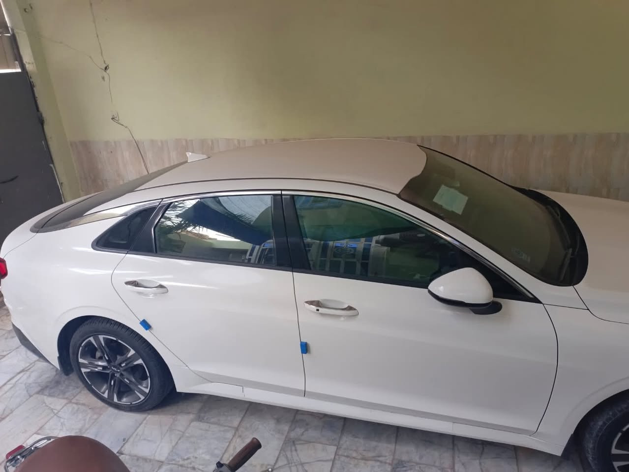 � للبيع كيا K5 موديل 2023

وكالة الدولية

✅ بيه طعجه شبر بل بنيد اثر سقوط طابوكه ؟ ولباقي كفاله عامه 

🚗 استعمال شخصي ونظافة عالية

المواصفات:

▫️ اللون: أبيض

▫️ المسافة: 16 الف كم 

▫️ محرك 2000 سي سي (دوش) – قوي واقتصادي

▫️ قير أوتوماتيك ناعم

▫️ مكيف ممتاز

▫️ شاشة + نظام ترفيه

▫️ كاميرا خلفية

▫️ سنسرات

▫️ تحكم من المقود

▫️ مثبت سرعة

▫️ أنظمة أمان وثبات

▫️ داخلية نظيفة جداً

▫️ جاهزة للفحص بأي مكان

🖱️رقم بغداد مداور ثاني يوم 

💸 السعر: 225 وبيها مجال قليل 

📍 الموقع: ناصريه مركز 

📞 ***********
