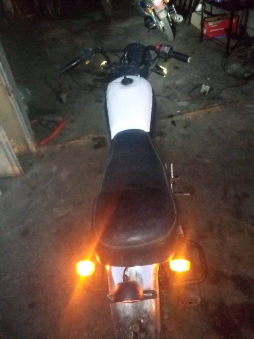 دراجة للبيع
كهربائيات كاملة 
السعر 275 وبيها مجال 
مكان تقاطع القدس 
اتصال ***********
