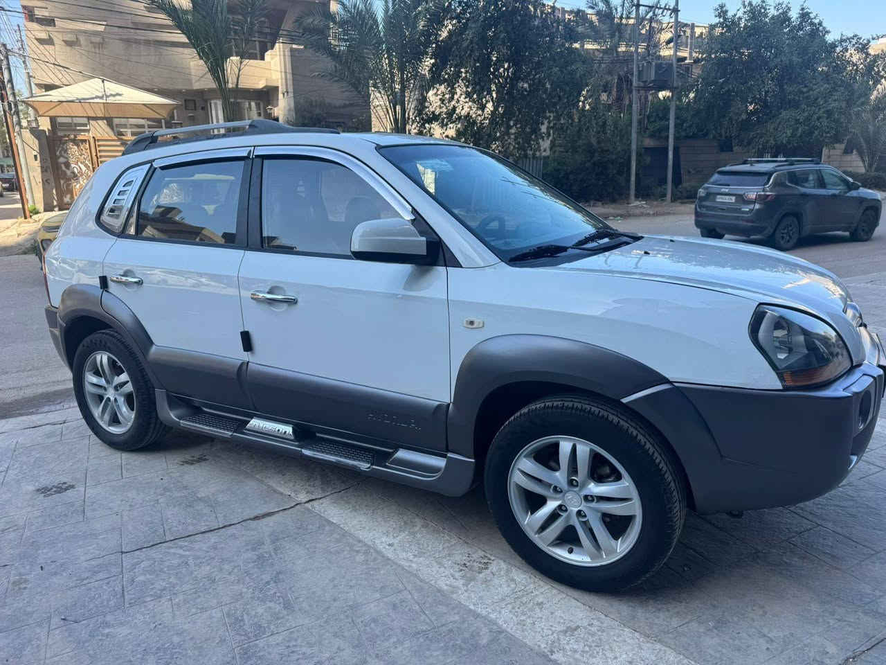 السلام عليكم للبيع توسان ٢٠٠٩ خليجي محرك ٤ سلندر حجم ٢٠٠٠ كشنات جلد فتحة سلايد روف حساسات خلفيه رقم بغداد الجديد بأسمي محرك كير تدفئة تبريد صدر جاهزة والحمدلله سعرها ١١٢$ وبيها مجال بسيط للشراي ان شاءالله مكانها بغداد جانب الكرخ للاتصال ***********
