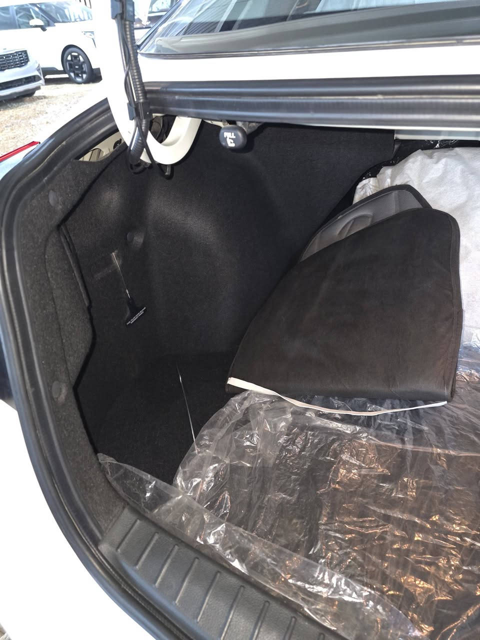 السلام عليكم للبيع كيا اوبتيما 2011 وارد خليجي محرك 2400 مواصفات نص فول سياره ماشيه 23 الف حقيقي رقم بغداد بسمي رقم *********** مكان سياره بابل
