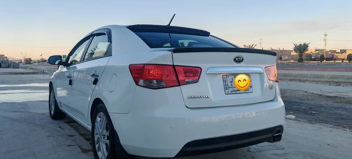 سيراتو 2012
ماشيه 141000
 تحكم ستيرن +شفتات
حساسات خلفية 
4 دسك +ABS
 ويل كب
مرايا شفط + اشارة لد
محرك وكير ع وضع الشركة بدون فتح ولا تبخير
حدادية جديدة
منظومة تبريد وتدفئة جديدة
السيارة جاهزة من كل النواحي ومكفوله فقط جاملغ خلفي بارد على كد شبرين  السعر 117 بيه مجال
الانبار هيت ***********
