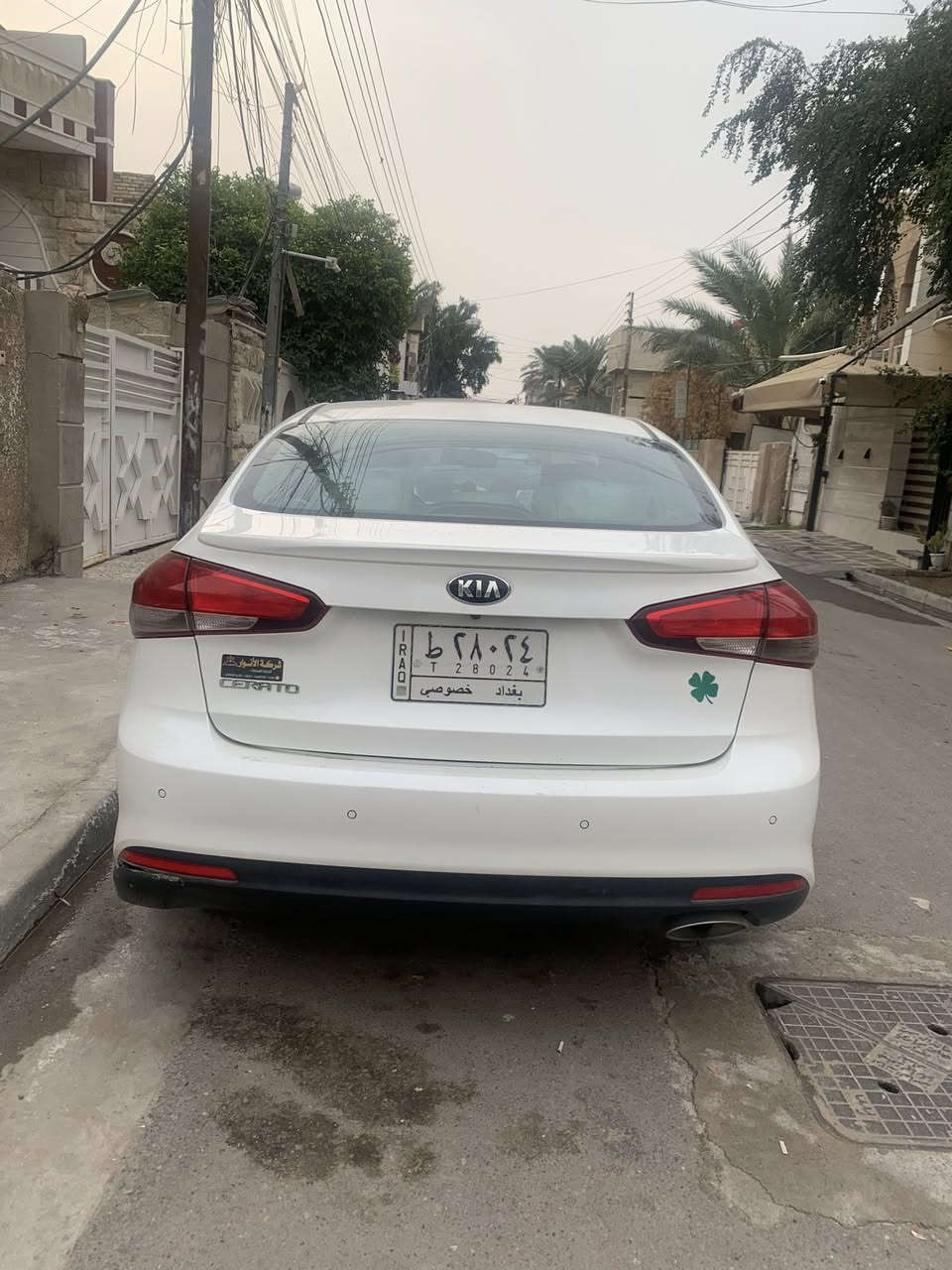 سلام عليكم سيراتو 2018 للبيع سيارة كفالة عامة من الصبغ بيها شكم قطعة بارد موضحة بل سونار رقم وهزة  وسنوية جديدة محرك سبورت 2000كير ومحرك كفالة السيارة سبيرها ما نازل
المواصفات 
فتحة سقف 
تحكمات ستيرن 
٣انضمة قيادة
مري شفط 
والباقي موصفات معروفة
السعر:138وبيها مجال
المكان الغزالية
الرقم ***********
