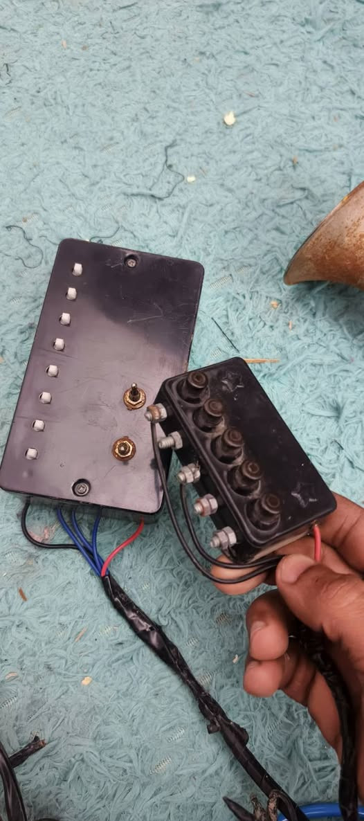 سلام عليكم براد و ميلاد كاملات هنة و القنينة و تاروسة و تقسيمات بي 64 دكة تقريبن كامل جيب و شد كبل شرط الفحص سعر 175 ألف قفلل رقم ***********
مكاني بغداد بوب الشام
