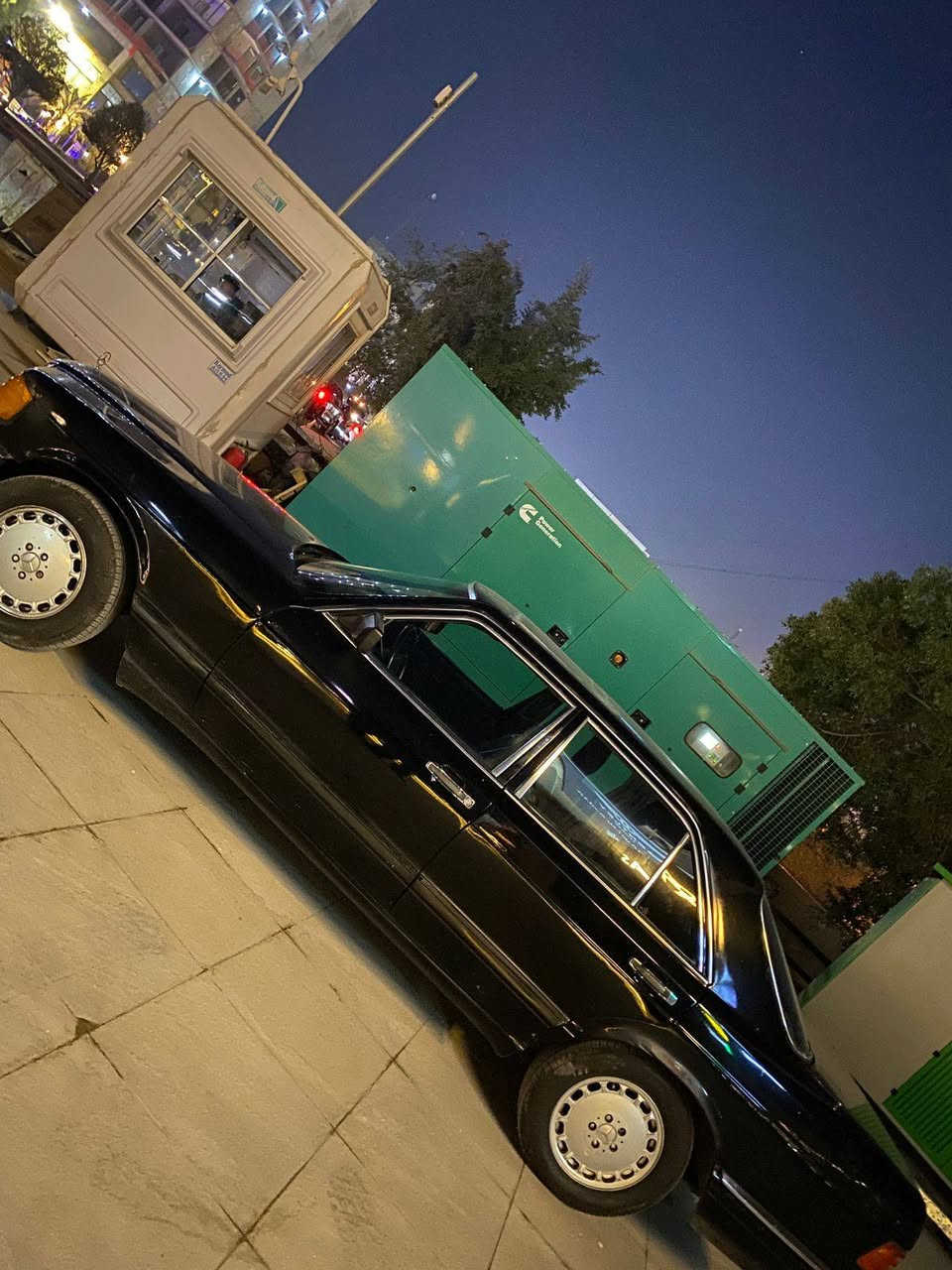 سلام عليكم سياره موديل 1988 السياره كير محرك اكسل صدر امامي خلفي جديد تخم تاير باتري كله جديد سنويه ورقام جديد السياره ابسمي نقص بس دوشمه الكشنات والكاعيه السعر ٧٠ ورقه وبيه مجال العلوان بغداد رقم الهاتف ***********
