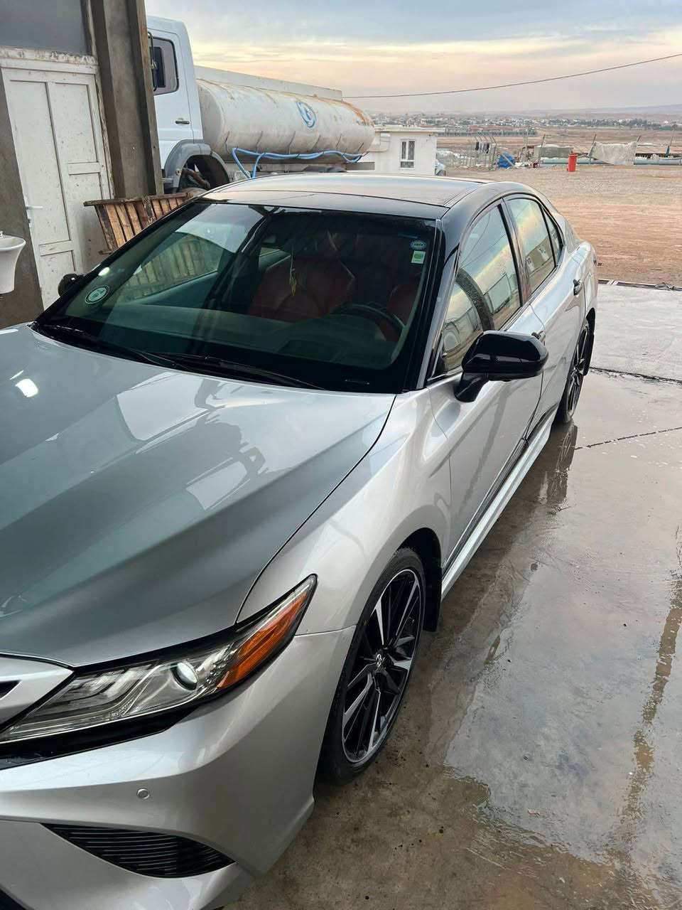 تويوتا كامري 2018 مواصفات XSE
مسافة السير: 98 ألف كيلومتر
سقف بانوراما
تدفئة المقاعد
داتاشو
مرايا كهربائية حساسة
نظام التحكم في الانزلاق
مقاعد كهربائية
شاشة كبيرة
داخلية جلد باللون الأحمر البلادي
محرك 6 سلندر بسعة 3.5 لتر
سماعات JBL
رادار أمامي وخلفي
نظام التوقف التلقائي (Auto Stop)
5 كاميرات برؤية 360 درجة
السيارة نظيفة جداً
السيارة بخانقين 
السعر 215
 *********** خناقين, ديالى
