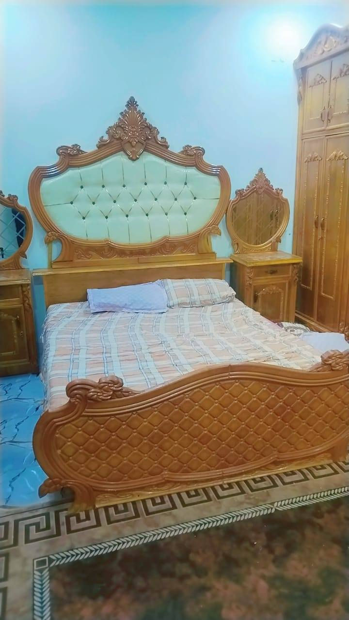 السلام عليكم غرفة أخشاب مستخدمة للبيع مشتريهة ب٣ملاين سعرهة مليونين أو بيهة مجال قليل مكان بغداد ***********
