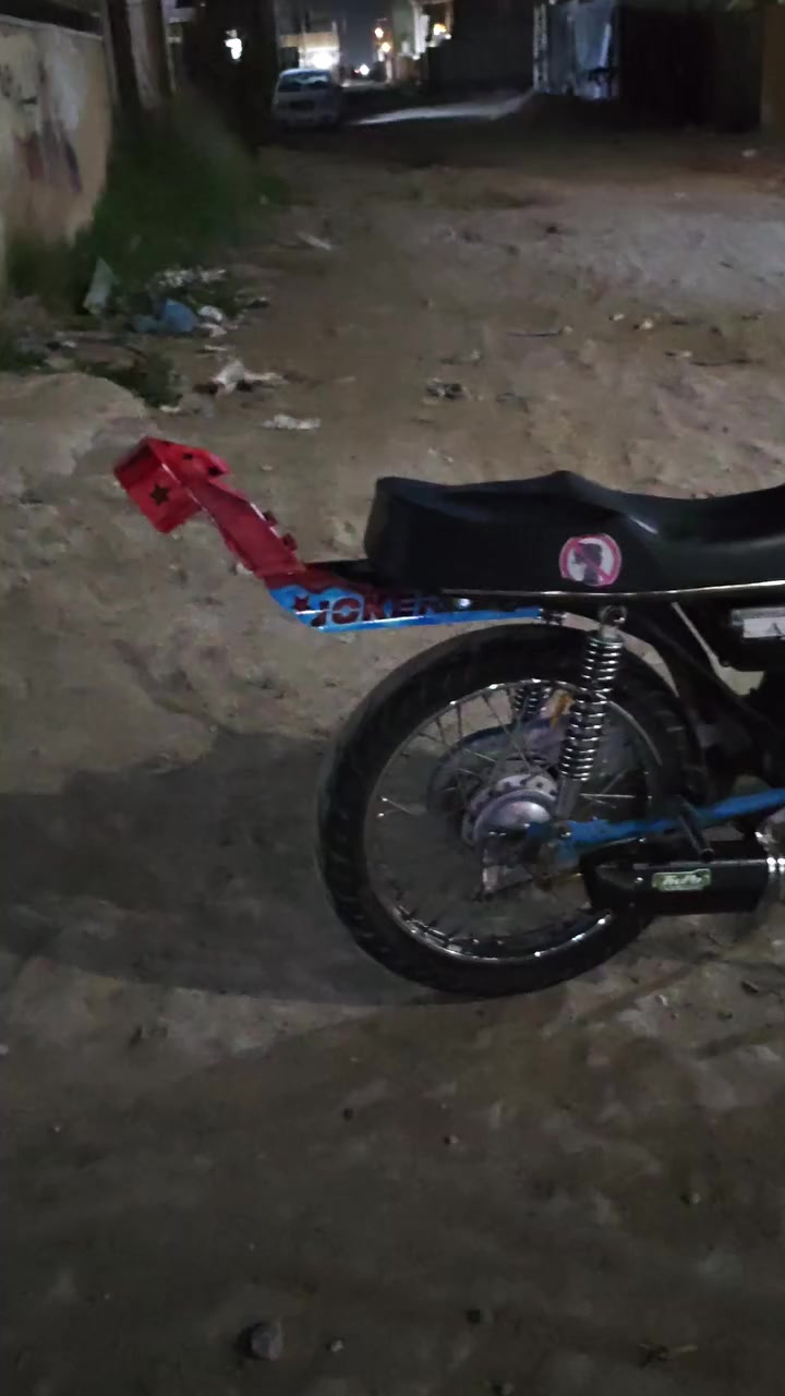 السلام عليكم دراجه ايراني ٤ كير سيجي نامه للبيع اوراق موجوده بيه نقص كمرك بس الدراجه شعه ومعدل وبيها ضمان شكد ما تريد ماتوكفك بشارع تعمير ٢٠٢٥ السعر ٧٠٠ وبيها مجال قليل ل  أو مراوس بوكسر وانطي فرق التواصل***********
