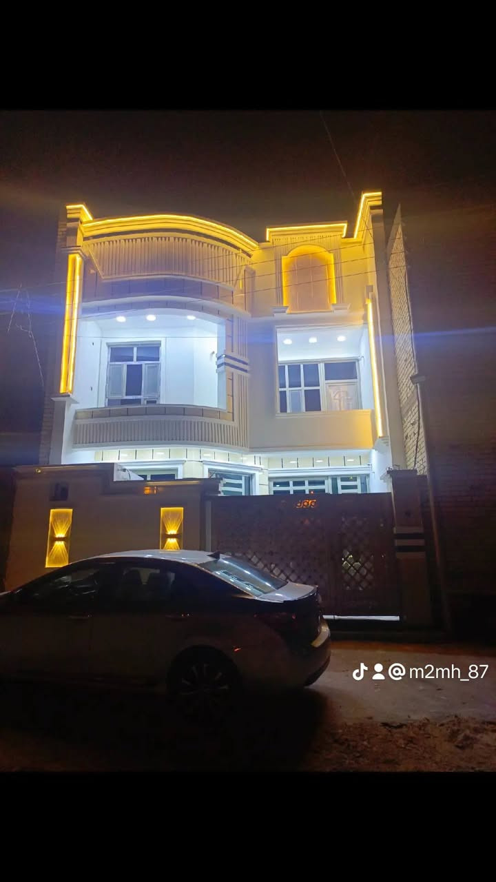 الدار للبيع في حي المهندسين الثانيه
قرب جامعة الفلوجه قريب من شارع العام اول شارع 
الشارع 10متر   المساحه 143م يحتوي على ثلاث غرف 
+4صحيات البيت كامل من كلشي ارضيه الطابقين بورسلين 
درجه اولى البيت فول مابي نقص اي شي بناء حديث 
السعر 130 وبي مجال  ***********
