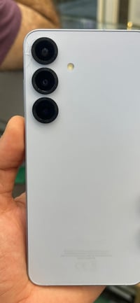 إس ٢٥بلاص جهاز نضيف كلش بي بس هاي ضربه بسيطه بلضهر مثل ماموضحلكم بدون ...