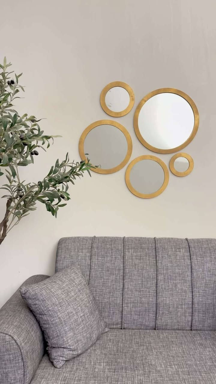 📌توفرت كمية محدودة 📌طقم مرايا دائرية بإطار ذهبي فاخر
مناسبة لـ: غرف النوم، الصالات، الممرات، غرف المعيشة والمكاتب.
لمسة أنيقة وعصرية تضيف فخامة لجدران منزلك وتمنح إحساسًا بالاتساع والإضاءة.
المميزات:
📌عدد 5 مرايا دائرية 📌
 بأحجام مختلفة (الكبيرة قطرها 36 سم).4
إطار ذهبي لامع.
خفيفة وسهلة التثبيت .
إمكانية ترتيبها بأشكال متنوعة تناسب ذوقك.
خامات عالية الجودة وانعكاس نقي.
المحتويات:
5 مرايا دائرية بإطارات خشبية ذهبية جاهزة للتثبيت.

📌📌توصيل جميع محافظات العراق 📌📌
--
📌السعر 20 الف فقط شامل التوصيل سارع بالحجز 📌

📌للحجز اكتب تم بالتعليقات ونرد عليك 😘📌


**إذا كنت صاحب هذا الإعلان وتريد حذفه لأي سبب، رجاءا أرسل رسالة إلى الدعم الفني**