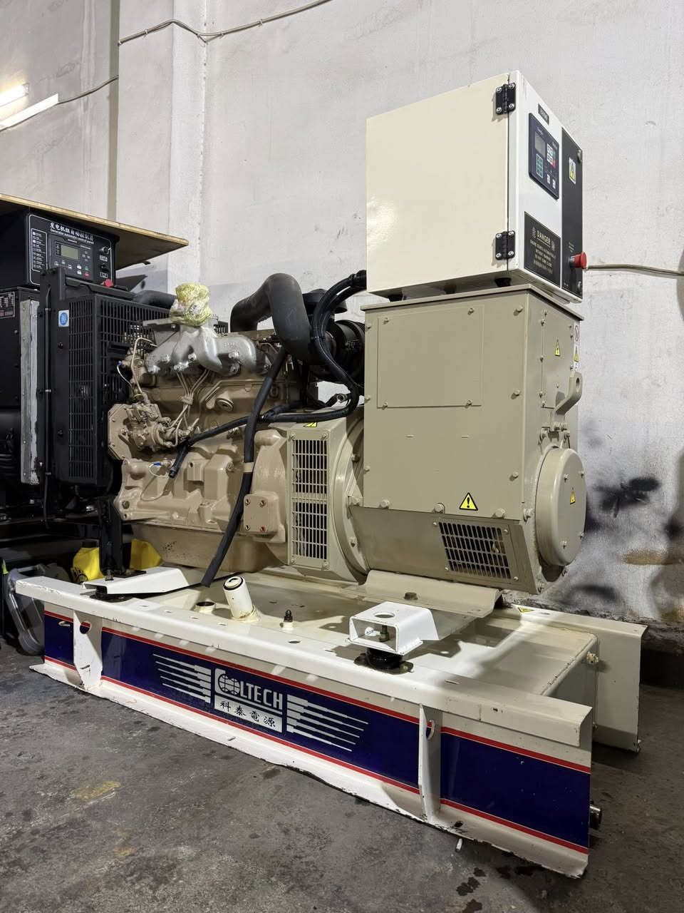 سلام عليكم
للبيع مولده جوندير 4 سلندر 
ستندر ما مفتوح بلادي فرنسي 
توليد ستانفؤر بلادي (44) كيفي 
سا عا ت عمل (292) ⏰⏰
العنوان أربيل // استفسار واتساب 
*********** / ***********
توصيل لجميع محافظات العراق موجود🚛
