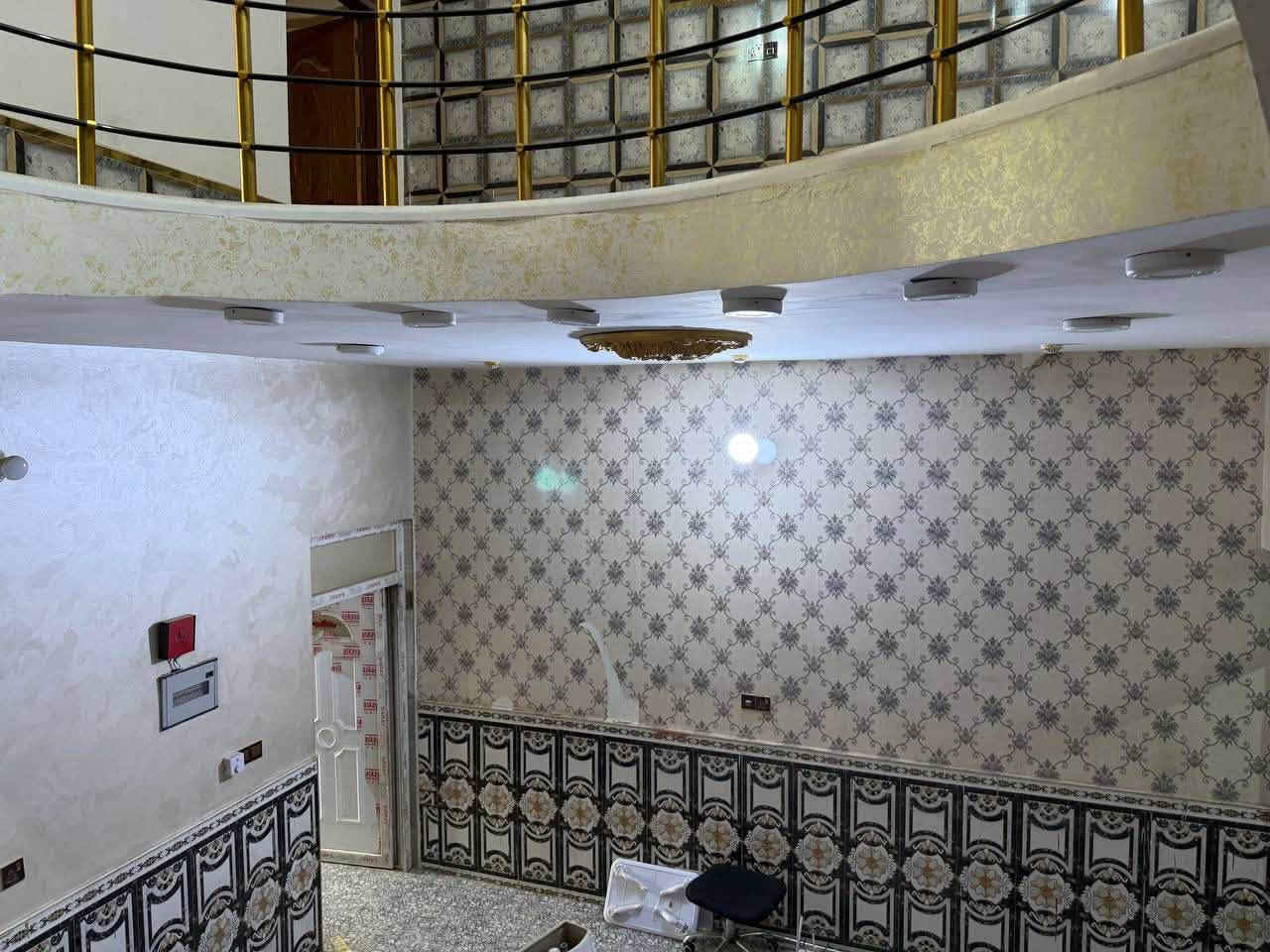 إعلان رقم (١٠١)

بيت الايجار المساحه ١٥٠ متر 

بناء حديث طابقين على شارع عام
 يتكون من ٤ غرف نوم ٢ صالات واستقبال ومطبخ وصحيات داخليه وخارجيه 
عنوانه شارع ٣٠ من جهة حي أور 
الاستفسار الاتصال او زيارة مكتب 

عنوان المكتب.  شارع الصفاه. قرب ساحة ملعب الخماسي. مكتب دار الحضارات 

بإدارة محمد الخفاجي 
رقم المكتب  ***********
