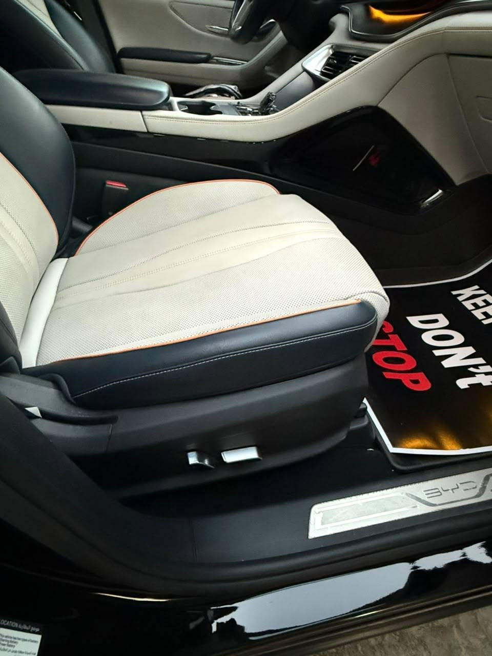 للبيع BYD Song Plus DM-i AWD فلاكشب بلس OPTION FULL موديل 2025 وارد خليجي أصلى وليس صينى وكالة Flagship Plus دفع رباعي AWD Plug-in DM-i 
المواصفات:
* محرك 1.5 تيربو ، محرك كهربائي أمامي وخلفي
٭قوة 330 حصان E-CVT sp *
*تسارع 100-0 خلال 5.9 ثانية
* شاشة كبيرة 15. ٳنج
٭ شاشةعدادات رقمية 12.9 ٳنج
٭ HUD عرض معلومات على الزجاج داتا شو
* كاميرات 360 عالية الدقة
* مقاعد كهربائية 8 وضعيات مع تبريد وتدفئة وذاكرة
* فتحة سقف بانوراما
* شاحن موبايل لاسلكي مزدوج
* إضاءة داخلية متعددة الألهان
*جنوط رياضية 19 إنج
*زجاج عازل للضوضاء
* نظام صوت انفنتي
" فتح وتشغيل بصمة
أنظمة الأمان والقيادة الذكية :(ADAS)
* مثبت سرعة راداري ذكي ٭ الحفاظ على المسار * تحذير الخروج عن المسار ٭ فرملة طوائ تلقائية ٭ مراقبة النقطة العمياء * حساسات أمامية وخلفية * قراءة الإشارات المرورية * مساعد الازدحام والقيادة شبه الذاتية
اقتصادىة حدا بالهقهد بطارية Blade الأصلية مع ضمان السيارة خليجي بمواصفات أعلى وتجهيزات أفضل من النسخ الصينية
بيها طخة بالصندوق موضحة بالصور على وضعها ما مصلحة لذلك سعرها مناسب
مكاني بغداد زيونة
بيع او مراوس بتويوتا عالي او تراك بغداد, العراق


**إذا كنت صاحب هذا الإعلان وتريد حذفه لأي سبب، رجاءا أرسل رسالة إلى الدعم الفني**