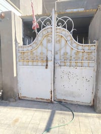 باب حديد • ثقيل • ٢م×٢٫١م