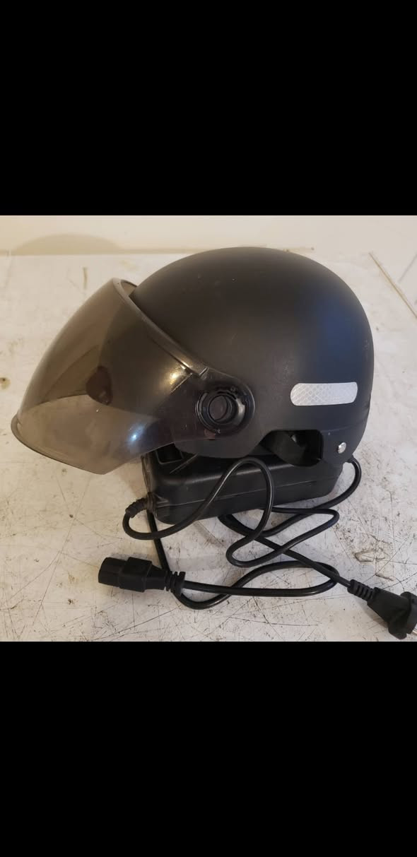 شاحنات ام خمس بطاريات وام اربع بطاريات مع خوذه كلهن بعشرين هاتف ***********
