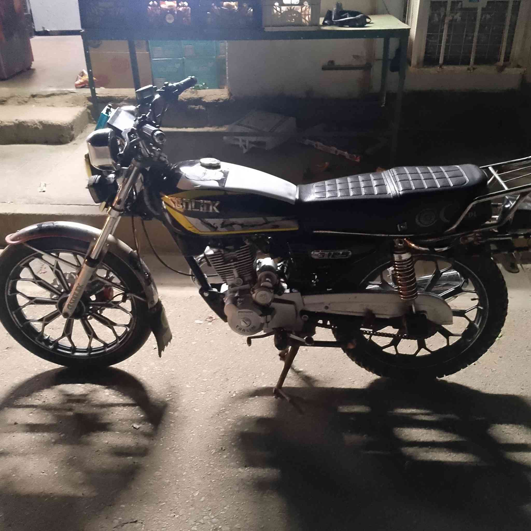 السلام عليكم دراجة لبيع موديل (24)محرك ما مفتوح دراجة نضيفة اوراق كاملة السعر 525 وبيهة مجال /رقم*********** بي وتساب
