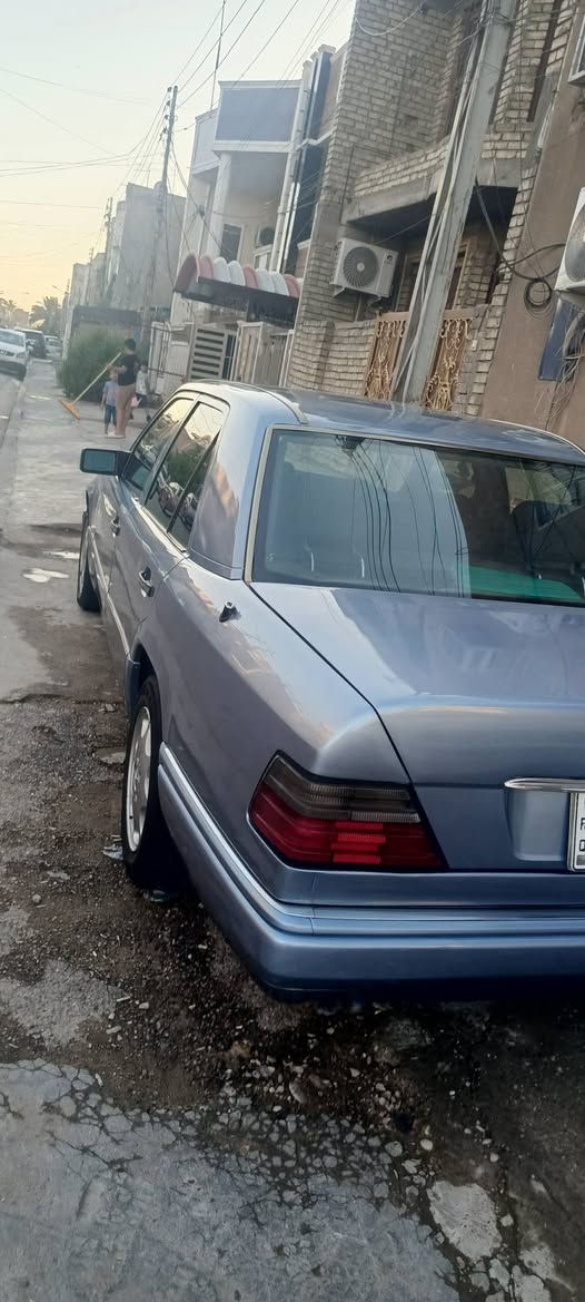 السلام عليكم (للبيع)
مرسيدس دب 1991 300E محدث بيبي 

السياره حلوه 

كشن كهرباء جام كهرباء غرفة جديده فتحت سقف طگتين

قفل الجام مع السويج تحكم مري 

تبريد ثلج امبدل منضومه كاملة 

صدر جديد بلشتاين 

تخم تاير جديد 

حادثها جهت الصدر 

بيها خيط تبخير 

السياره بأسمي رقم بغداد 

السعر 70 بيها مجال شوي 

مكاني بغداد الشعب شارع أسواق المركزية 

***********
