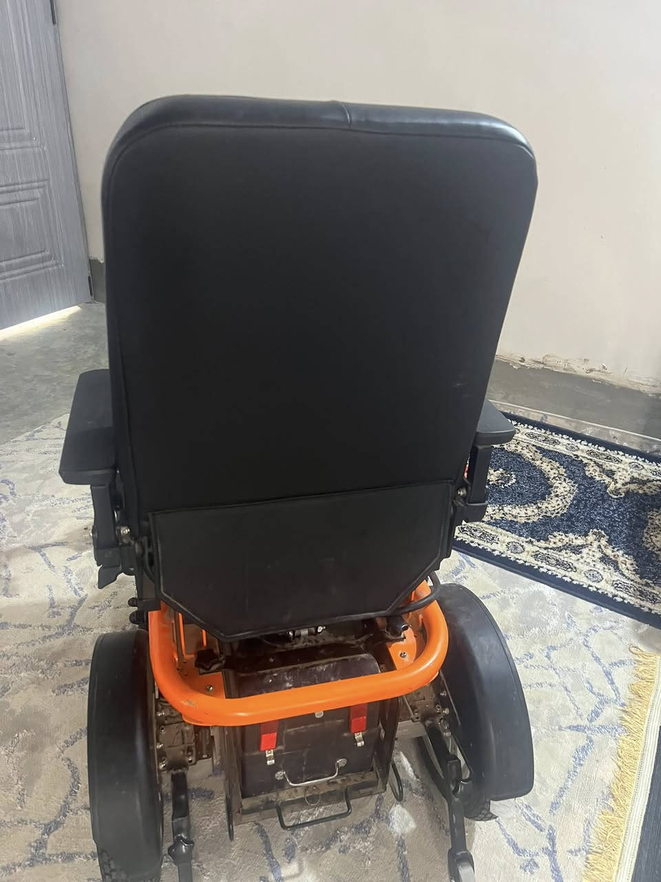 السلام عليكم هاذي العربانه للبيع بعدها كارتون ما مستخدمه اقل الشهر جديده بعدها وسعرها مناسب جدا ….الاتصال ***********
