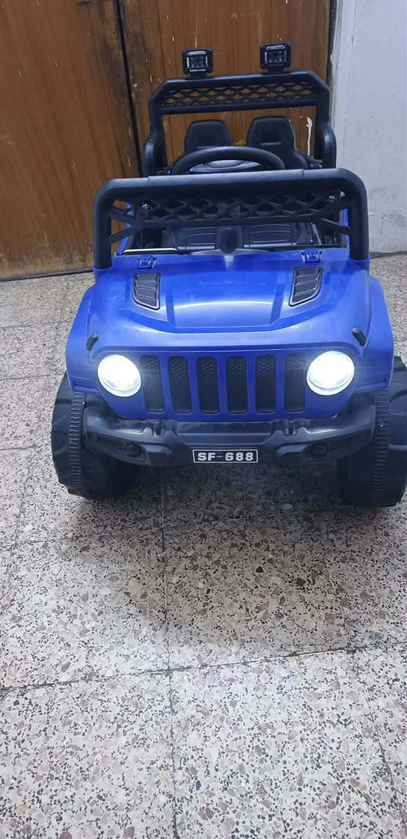 يوجد سياره للبيع سعرها 100وبيها مجال بسيط والاستفسار ***********
