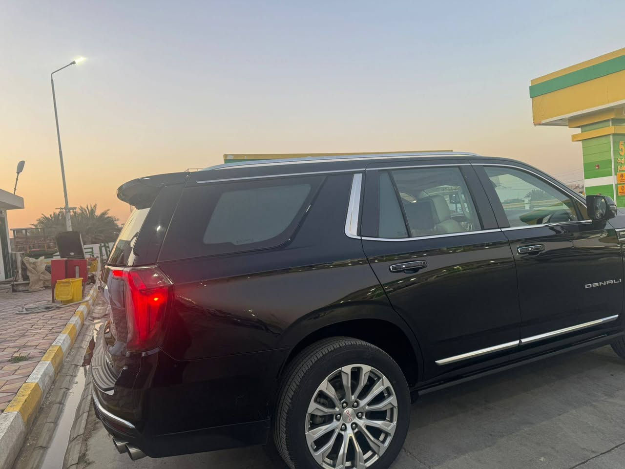 جي أم سي يوكن دينالي vip  2022 
ماشية : 130الف حقيقي
بدون صبغ  كفالة عامة من كلشي .
بدون صبغ ، بدون شخط ،
 بدون رصعات ، بدون بارد ،بدون رمل
حتى دعاميات  بشرط بدون صبغ 
محرك كير بشرط مامفتوح 
سنوية زنكة هزة و فحص كلشي جديد 
والسيارة بأسمي تريد تحويل او الوكالة نفس اليوم حاضر 
السيارة كلش  حلوة نظيفة مرتبة لوك لوك 

🛑 السعر سوي تعليق يصل مباشرة 🤖 

‎كشنات منفصل رئاسي   -GMC  -ViP
 حجم المحرك ر 5.300
‎عدد الاسطوانات : 8 سلندر 
‎القوة الحصانية : 420 حصانية 
‎الكير بوكس : 10 سرعات
مواصفات 
‎نظام هيدروليك 
‎دخول ذكي للسياره ( بصمة )
‎شاشات خلفية
‎دفع رباعي دبل
‎دوسات كهرباء
‎شاشه اماميه كبيره
‎شاشات عدد 2 خلفيات
‎كامرات 360 درجه 
‎كامرا خلفيه بالمرايه
‎بانوراما طكتين
‎شاحن واير ليس
‎كشنات جلد
‎كشنات كهرباء
‎كشنات خلفي منفصل
‎رادار تحديد مسار
‎رادارات جانبيه
‎رادار امامي
‎ثلاث قطع تبريد
‎هيترات بالكشنات تدفئه تبريد امامي خلفي
‎دوسات كهرباء تفتح ويا الباب
‎بصمه + بصمة ابوب 4
‎صندوك كهرباء
‎فورويل 4x4
‎هند بريك بصمه
‎استيرن كهرباء
‎اتو ستوب
‎حساسات خلفي امامي
‎كشافات
‎لايتات لد + فول زنون
‎بكلايت لد خلفي
‎كشنات الخلفيه كهرباء
‎سبعه راكبj
‎داتو شو
‎هيتر بالاستيرن
‎فول تحكم ستيرن

‎وبعد بيه مواصفات هواي والدنيالي معروفة 
مواصفاته فول الفــووول 

رقم صاحب السيارة ***********
