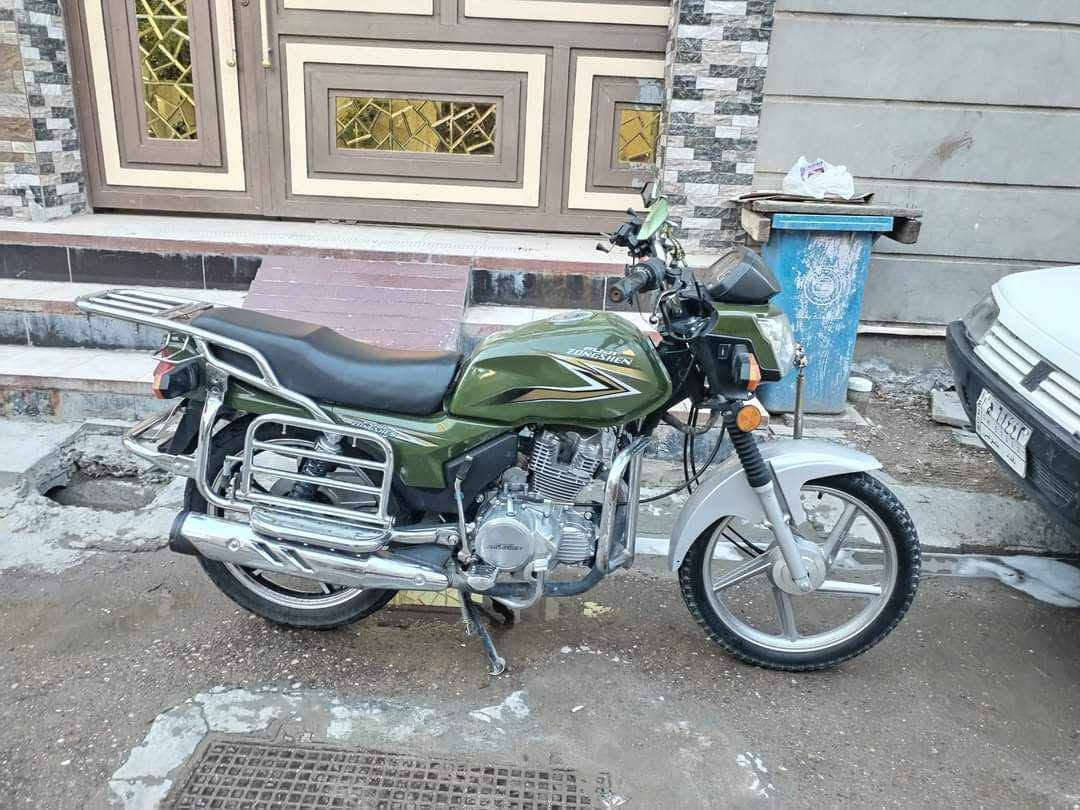 عدي هاي دراجه للبيع اسم فيوم بسعر مناسب جدا بس دشبول مالها مكسور فقط باقي دراجه كله جديد مكان بغداد الكريعات  رقم ( *********** )
