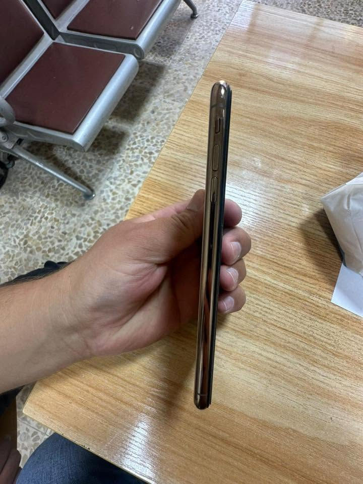 آيفون اكس ماكس ذاكره 256 مبدله الشاشه وضهره مفطور مبايل حلو ونظيف الله شاهد يخبل السعر 250 وبي مجال بسيط ***********

