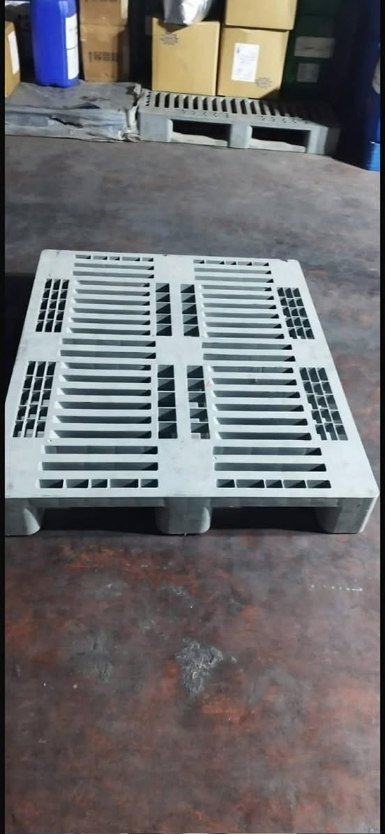 سكيب بلاستك جميع نوعيات موجودة مستخدم و جديد العنوان بغداد الدورة الفرع ثاني مدينه الصدر الهاتف ***********
