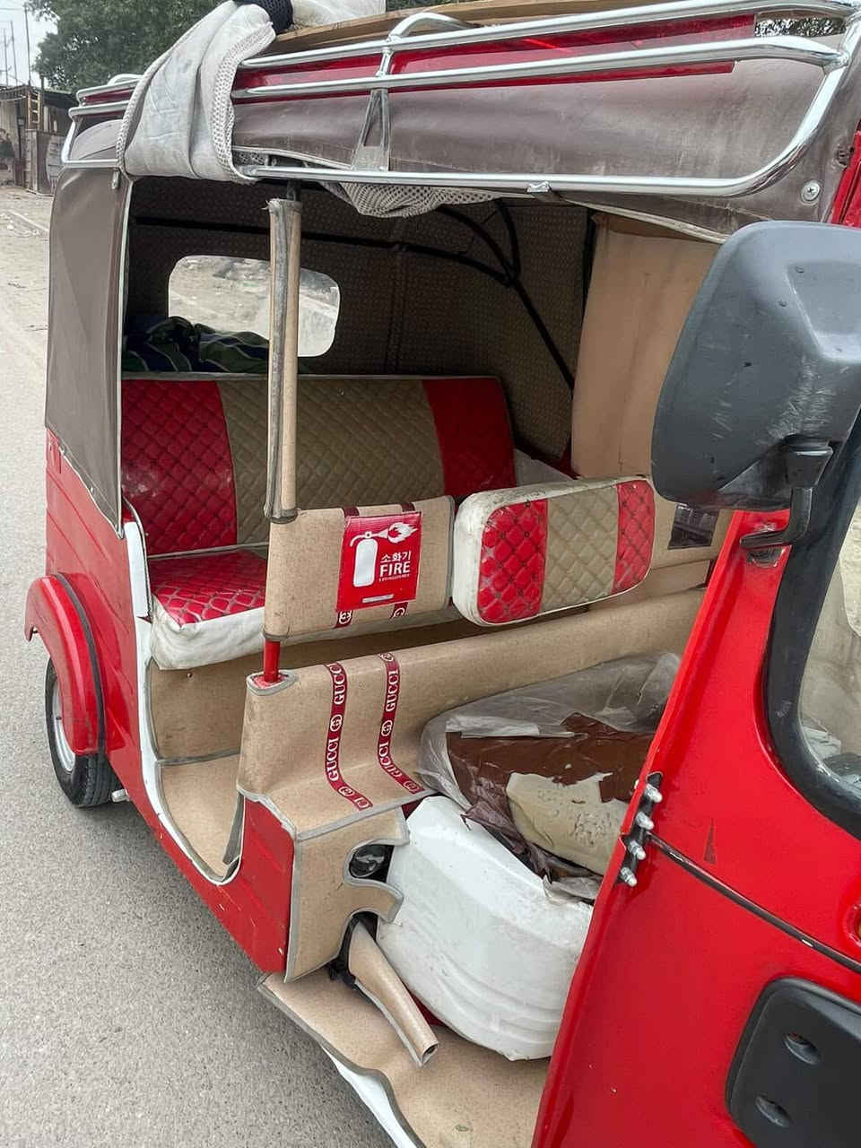 السلام عليكم شباب تكتك مديل 18 نضيفه اي نقص مابيه رقم وسنويه تحويل ثاني يوم السعر 6ونص وبيه مجال المكان بغداد العبيدي رقمي ***********
