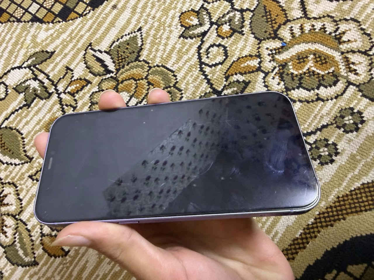 سلام عليكم آيفون 12 العادي مكفول من الفتح 
جهاز فقط الضهر مكسور بطارية 89 بلاد ذاكره
64 مايصرف شحن للبيع ومراوس مكاني ناصريه مركز سعره 260 وبي مجال ***********
فقط تصال
