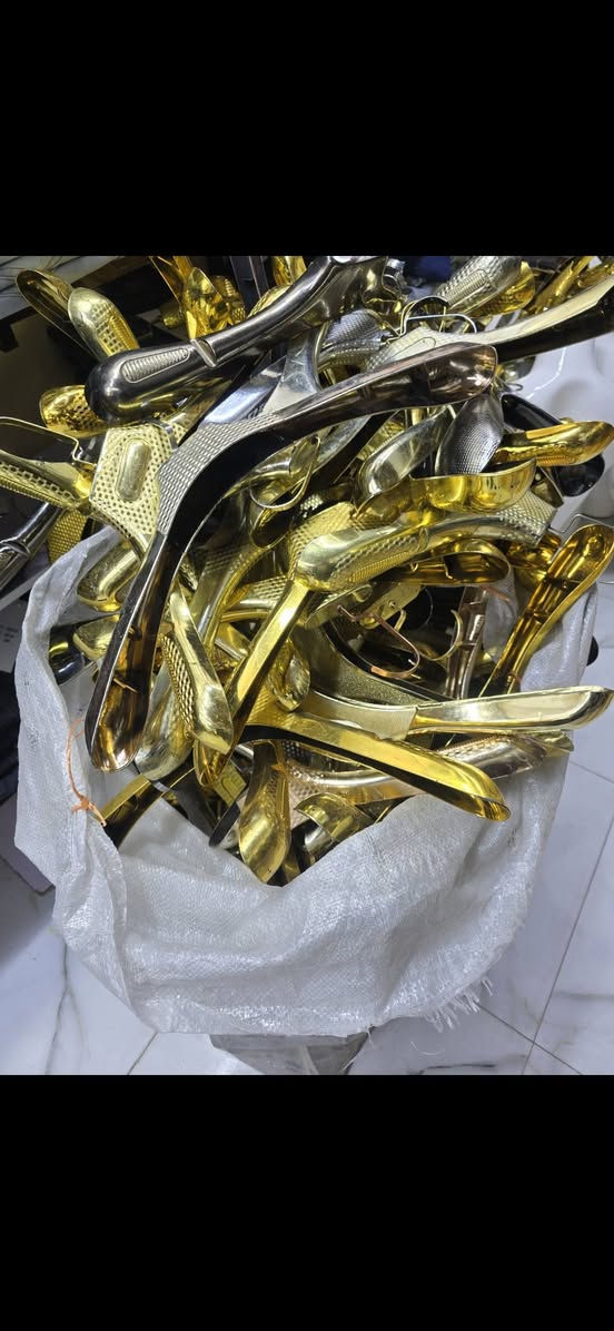 السلام عليكم تعاليك للبيع السعرررررر 250 دينار القطعه كميه موجوده عنوان المسيب السوق الكبير رقم الهاتف ***********
