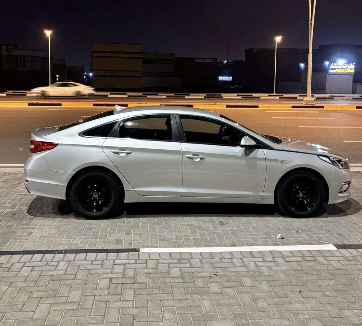 هونداي سوناتا 2017 غاز (دخول جديد ) سيارة جاهز وكفالة ماعدا الكصة بيها جنطة حدادية طوبة متومة شمالي الدوالي مكاني البصرة السعر 56 وبيها مجال حك الجية  
 للاستفسار *********** بيع فقط بدون مراوس
