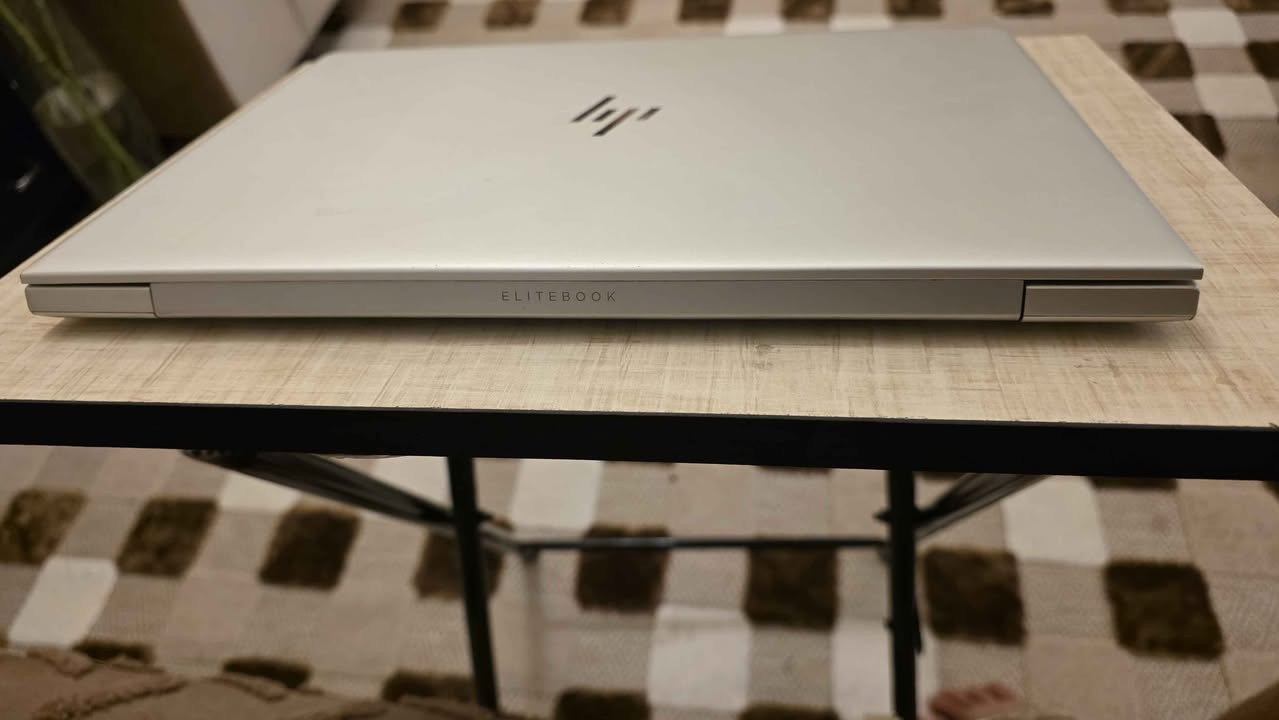 🔥 للبيع HP EliteBook 840 G5 بحالة ممتازة جداً 🔥
✅ النظافة: 99%
✅ البطارية: ممتازة
✅ الشاحن: أصلي
✅ الجهاز سريع جداً ومرتب وجاهز للاستخدام
💰 السعر المطلوب: 550,000 دينار عراقي
📌 المواصفات الكاملة:
💻 الموديل: HP EliteBook 840 G5
🧠 المعالج: Intel Core i7-8650U الجيل الثامن
🚀 الرام: 16GB DDR4 بسرعة 2400MT/s
💾 التخزين: SSD 512GB سريع
🎮 كرت الشاشة: Intel UHD Graphics 620
🖥️ الشاشة: 14 إنج Full HD
🔋 بطارية ممتازة
⌨️ كيبورد مريح مع إضاءة
🎧 سماعات Bang & Olufsen
🌐 Wi-Fi + Bluetooth
🎥 كاميرا ومايك
🔒 بصمة وحماية قوية
⚡ يدعم USB-C و الشحن السريع
🪶 تصميم نحيف وخفيف وفخم
✅ مناسب لـ:
الشغل المكتبي والأوفيس
الترجمة والدراسة
الاجتماعات الأونلاين
البرمجة
التصميم الخفيف والمتوسط
المونتاج الخفيف
التصفح السريع وتشغيل الأفلام
🎮 الألعاب التي يشغلها:
GTA V
Euro Truck Simulator 2
Valorant
League of Legends
CS:GO
Minecraft
Roblox
PES / eFootball
PUBG Lite
ألعاب أونلاين وخفيفة كثيرة
📱 للتواصل: واتساب أو اتصال: ***********
📩 التواصل أيضاً عبر الصفحة الشخصية. يوجد توصيل لجميع محافظات العراق مكاني محافظة البصرة البصرة, العراق
