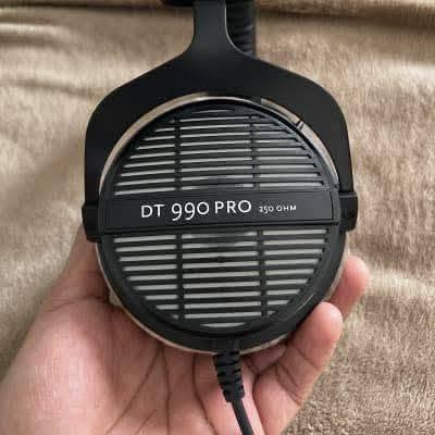 Dt 990 pro 250 ohm
***********
السعر 150 الف مع التوصيل
