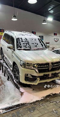 عندي تايرات لاند كروز  مال ٢١  دلوب ياباني اصلي نضيف   سعر٢٠٠ تخم كامل...