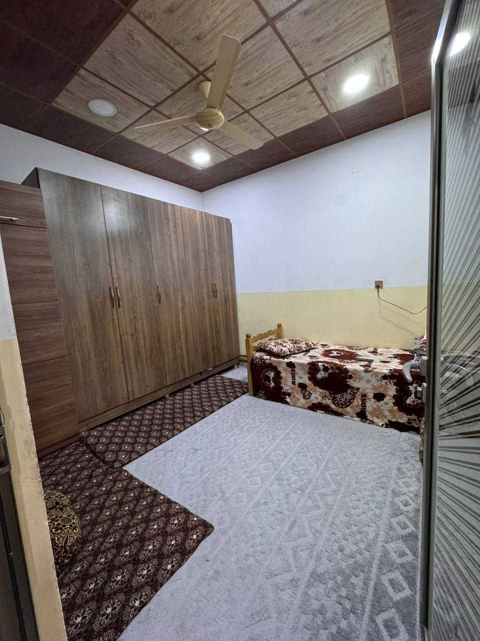 #دار للبيع طابو ملك صرف🏘️🏘️
#خانوو بو فروشتن تابويه

#المساحة ( ١٠٠ )متر روكن مربع 

 طابقين,,فول سيراميك بناء حديث
طابق اول،،يتكون من غرفتين نوم + غرفة استقبال + مطبخ +صحيات )كراج سيارة
طابق الثاني،. يتكون من غرفتين نوم + غرفة استقبال + صحيات)
طابق الثالث،،يتكون من غرفة مع بيتونة )

#العنوان؛؛( كركوك منطقة منطقة شورجة خلف شكار مول قريب ع سوك شورجة )

#اللاستفسار اتصال ع ارقام مكتب جمال للعقار

***********واتساب☎️📱

* نستقبل جميع عروضاتكم السكنية 🏠 والتجارية والزراعية 🏡 بكافة مناطق كركوك الحبيبة
عنوان مكتبنا كركوك شورجة قرب ساحة العمال 🌷🌷🏘️🏘️
