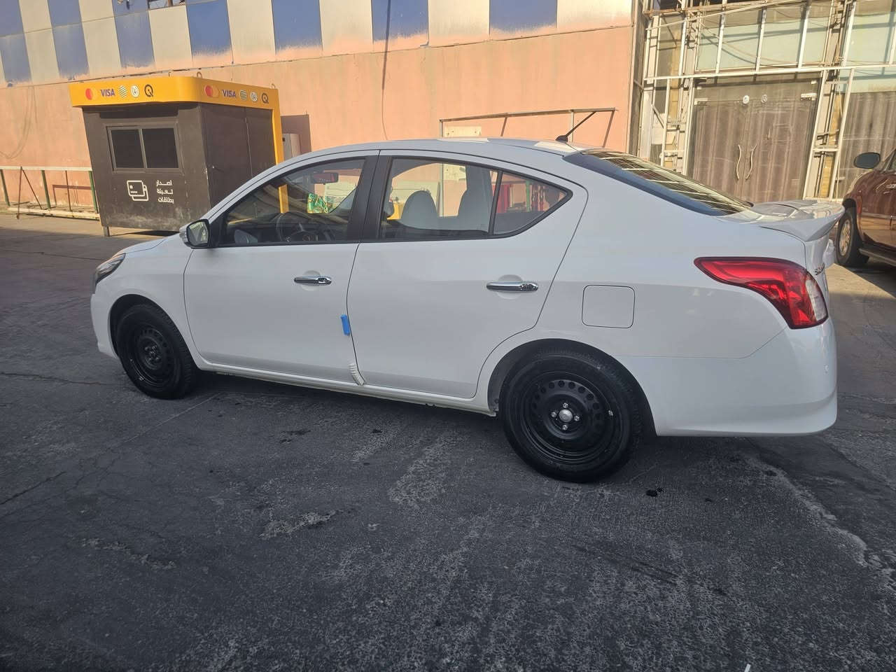 نيسان صني مصري ماشيه 38 الف موديل 23 كفاله ماعدا شخط بسيط ومكحله مبين بالصور مواصفات السيارة
شاشه اصليه مال شركة تدعم ابل كار بلي وانرويد اوتو 
اربعه جام كهرباء 
تبريد امامي خلفي 
اربع سماعات بلاد 
حساسات وكامره خلفيه 
السياره كلش نضيفه اسبيرها مانازل 
السعر 120 مجالها بسيط العنوان البصرة  ***********
