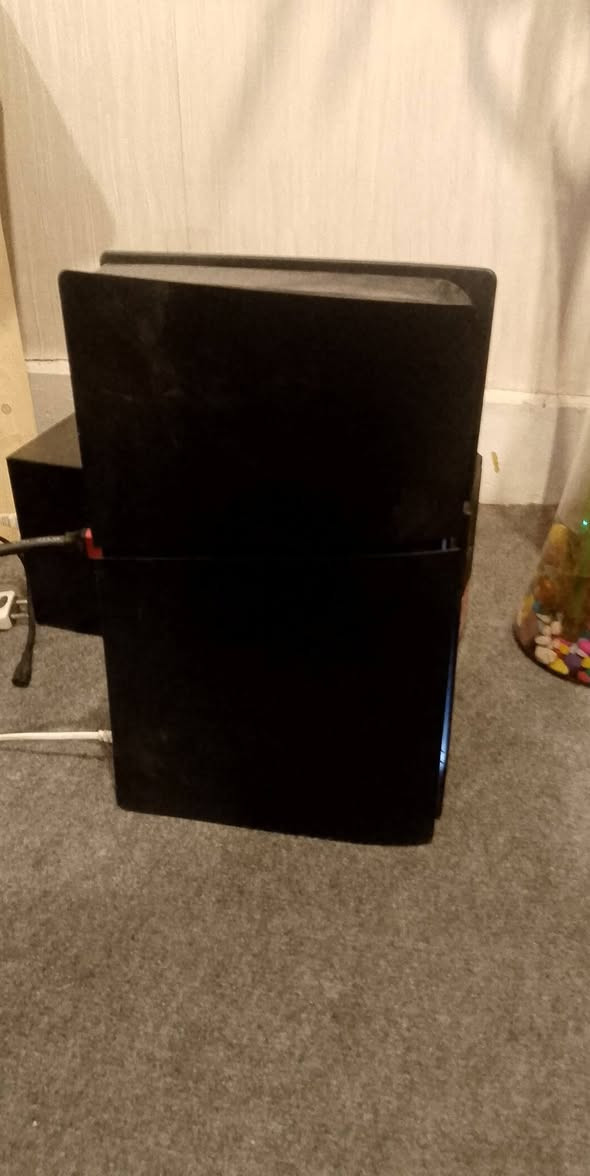 بلي فايف سلم للبيع مع ملحقاته كامله كارتونه جوستك عدد واحد وبي ٦ لعبات مع شتراك بلاص و يوبي اس ب٨٠٠ وبي مجال ٧٥٠ هذ رقمي *********** مكاني بابل أو مراوس ب ايفون ١٦ أو ١٤ برو ماكس
