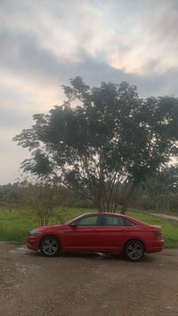 جيتا 2019 Rlin  ضرر بسيط خشم الجامرلغ اليسره مبدل هو البنيد و بدون اير...