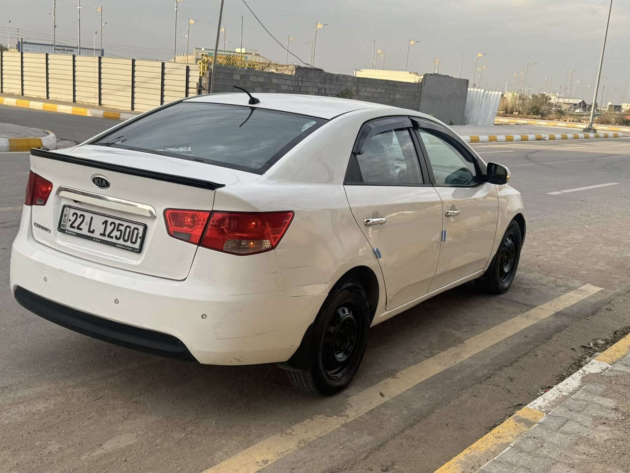 السلام عليكم
كيا سيراتو 2011 رقم اربيل  دولي/  مكينة كير خير من الله لاتنقيص ولاتبخير   بيها قطعة ونص صبغ اعتبرها قطعتين الجاملغ الخلفي والباب فقط رش بدون معجون السيارة حلوه ومرتبة جاهزة من كلشي تخم تاير جديد صدر امامي خلفي تدفئة تبريد منضومة جديدة
السعر 88وبيها مجاال (بسيط )
مكاني واسط الصويرة
***********
