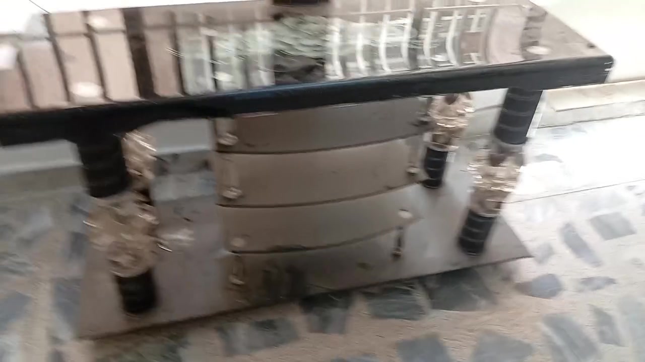 للبيع ميز بلازما عدد 2
مثل ما موضح بل فيديو الكبير بي فطر بل زاوية فقط 
شراي دفع سعر ***********
