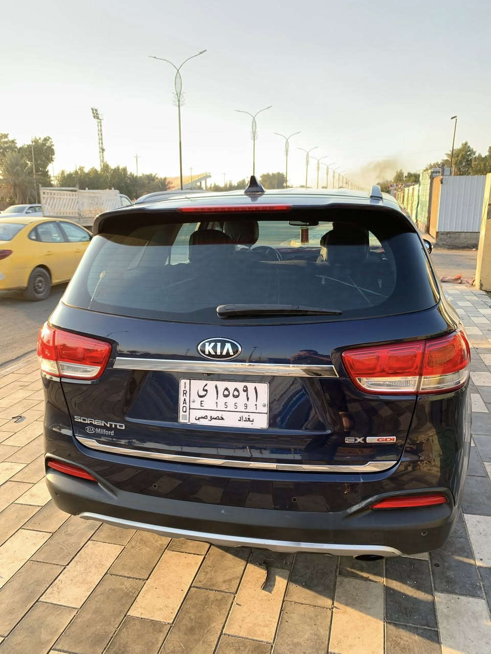 سلام عليكم
سورنتو 2016 
فول عدا البصمة و الفتحة 
محرك 2000
ويل كب 18 
شاشة 
حساس خلفي
سيارة بيها قطعين صبغ و بارد 
ماشية 60 الف 
مكاني بغداد البلديات 
السعر 139 و بيها مجال بسيط
***********
