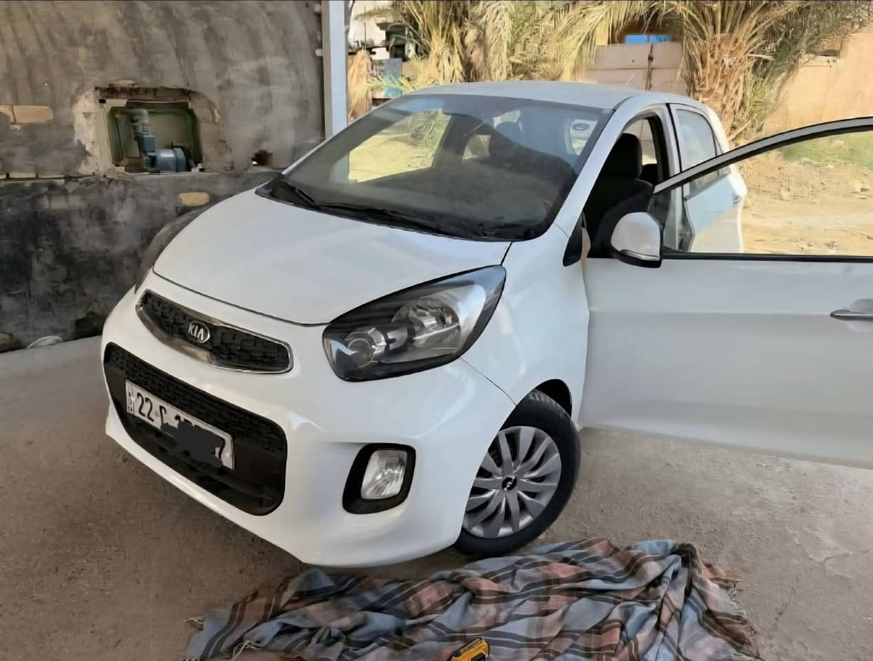 سلام عليكم 
كيا بيكانتو 2016 رقم اربيل دولي ماشيه ٦٥  محرك ٤ سلندر 
بيها ٣ قطع صبغ بدون دواخل مكان سيارة بغداد الدورة 
للاتصال ***********
***********
