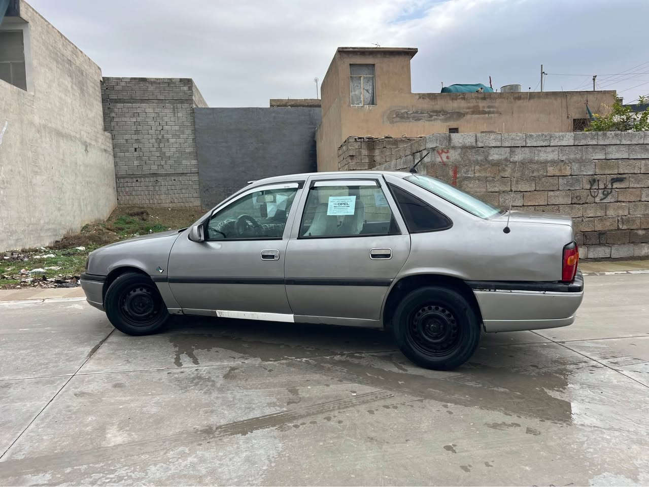 *********** = *********** 

١٩٩١ کامل کراوەتە ١٩٩٥ کۆبۆنی هەیە 
مەکینە ١٨ مەرخوب سەنەوی تازە بەسەر جوە 
سەیارەکە لۆک لۆکە وەسفی ناوئ دەشبل بەرە درگا
تاخم پێش پشت کەرەبای هەموو گیانی مەزبوت
بەشەرت براوە خرامە تحویل کۆبۆنی هەیە لۆک لۆکە
لە تەقتەقم ژمارە موبایلم داناوە  چات کراوەیە

ڤایبەر واتسئاپ. *********** كويسينجاك, أربيل
