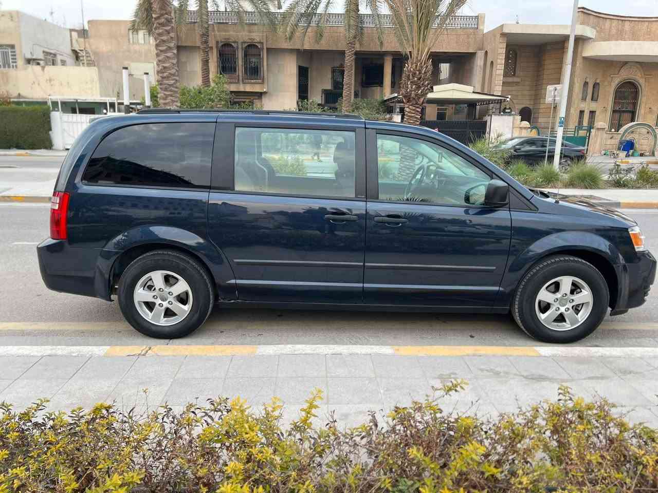 خلي في بالك  اذا مو نظيف  وكلين  ومكفول  ما انشر   
اني انشر  قطع مميزة من هذا الجمال والإبداع  💙
🛑دوج كراند كرفان 2008
كلين بدون حادث
مكفوله كفاله عامة  حتى الدعاميات  بدون قطره صبغ 
كراسي الوسط  منفصل سياحي   
شاشه اندرويد 
تبريد ثلاث قطع 
بلوتوث اتصال   
شاشة سقف   
فرس وسطي بين الكشنات كبير 
ويل  وتاير حجم 16 جديد قبل 15 يوم شاد تخم كوري انتاج 2025
والكثير الكثر  من المواصفات والتفاصيل المميزة   مرفقة مع   
صور السياره  مع صور الداخل  
مع موديلها  ولونها  وكل التفاصيل مكتوبة  اذا  اذا تشوف  نفسك  جاد بالشراء وعجبتك  اتصل  كلي  جايك  لا تكلي  بيش ولا تكول  ما شفت التفاصيل  وتكعد  تسال  عن اشياء هي  مذكوره 
للتواصل الاتصال  على الرقم 
***********
مكان السياره بغداد حي الخضراء 

🛑السعر  قفل قفل 130
